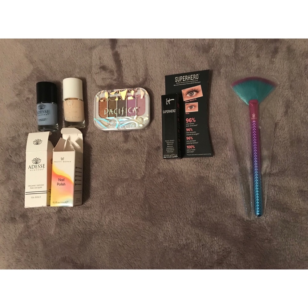 $55 Value! 5 Piece Make Up Lot High End Items